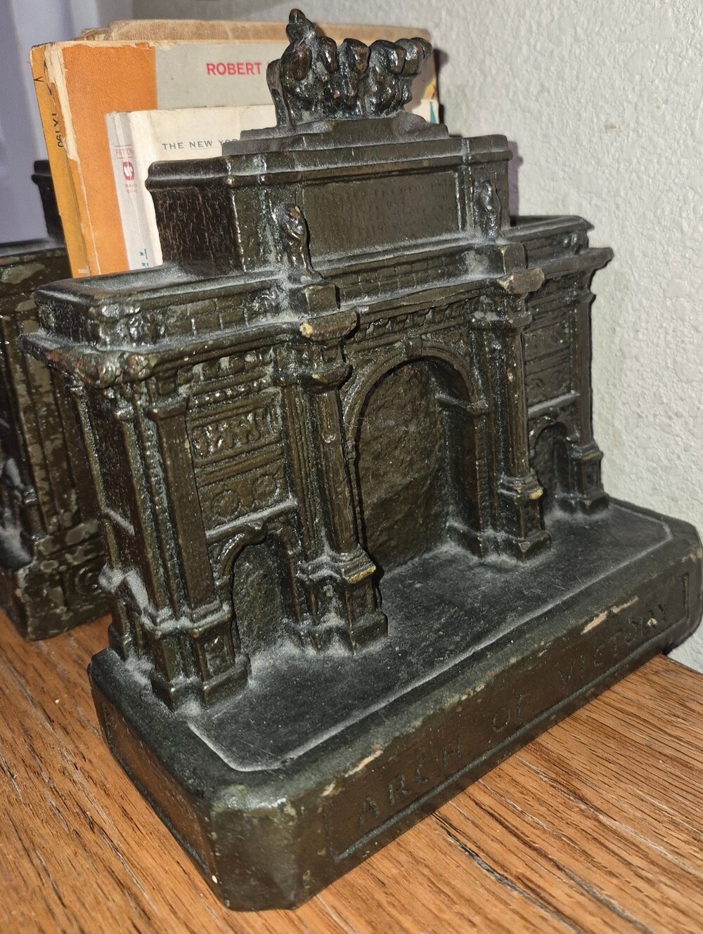 RARE, 1918 Vintage Pair of "Arch of Victory" bronze-clad bookends - Picture 3 of 9